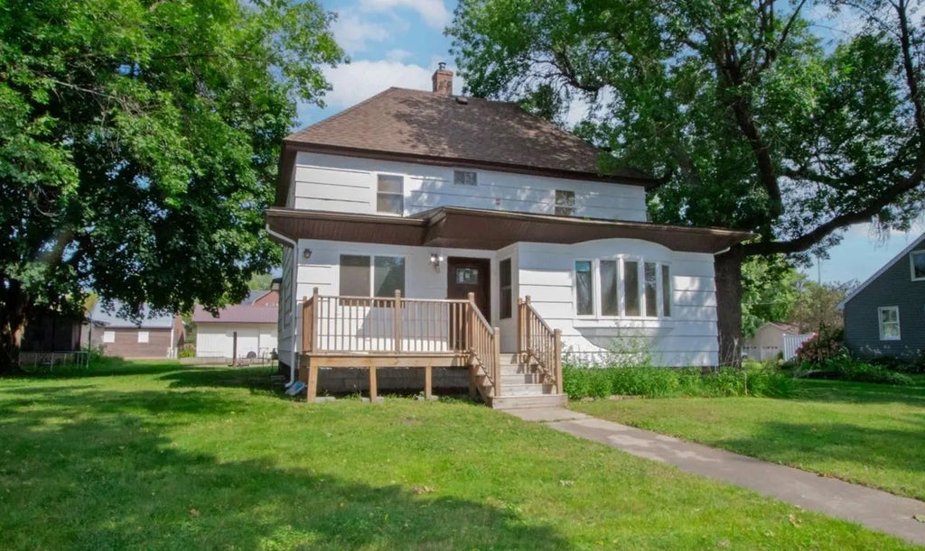 824 4th Street, Nicollet