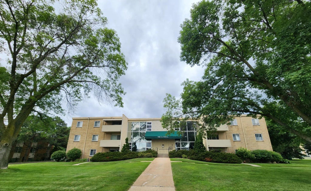 7000 Sandell Avenue 1-18, Edina