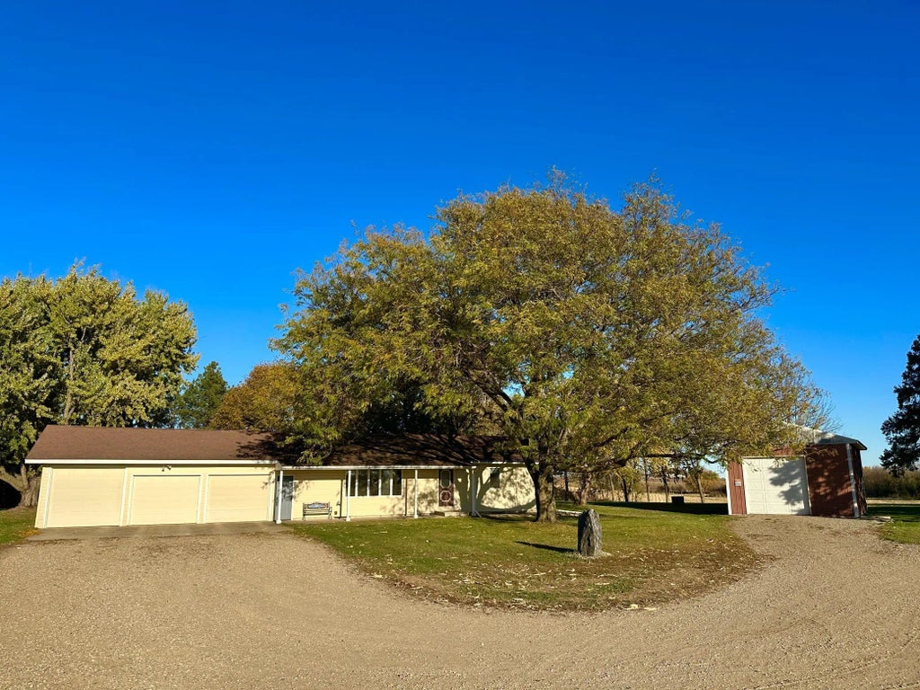 15742 675th Avenue, Alden