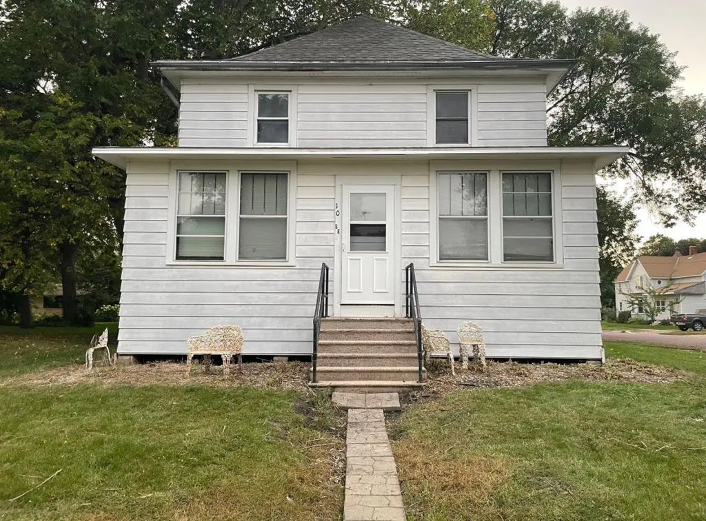 101 Park Street S, Minnesota Lake