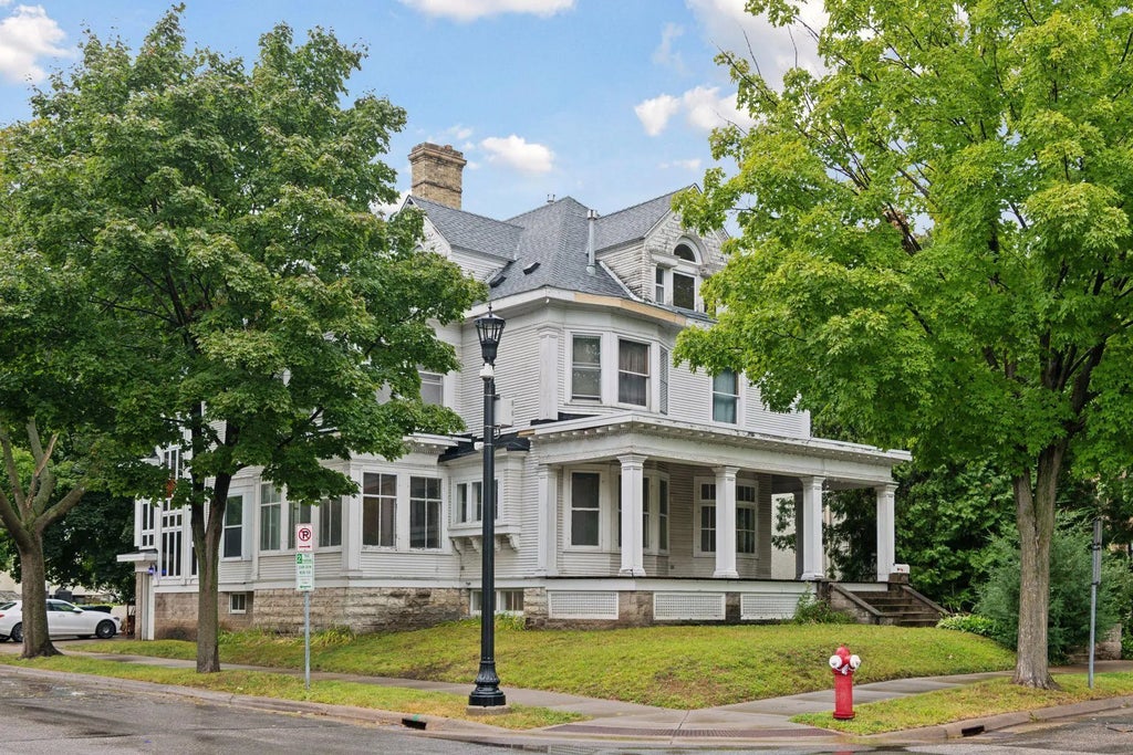 1820 Colfax Avenue S, Minneapolis