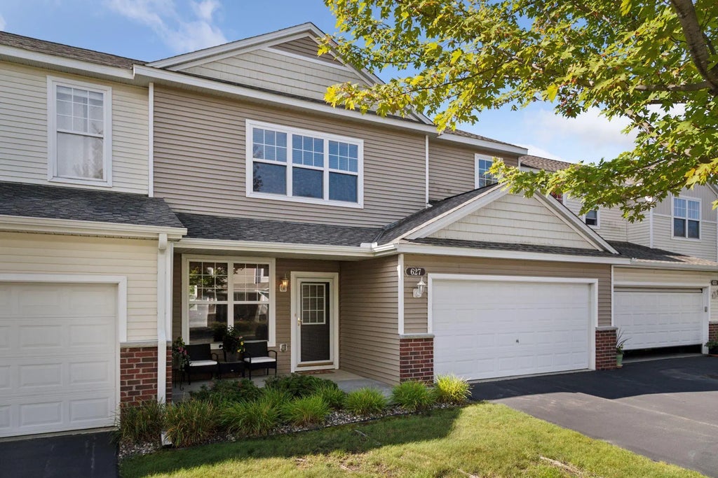 627 Ravencroft Road, Waconia