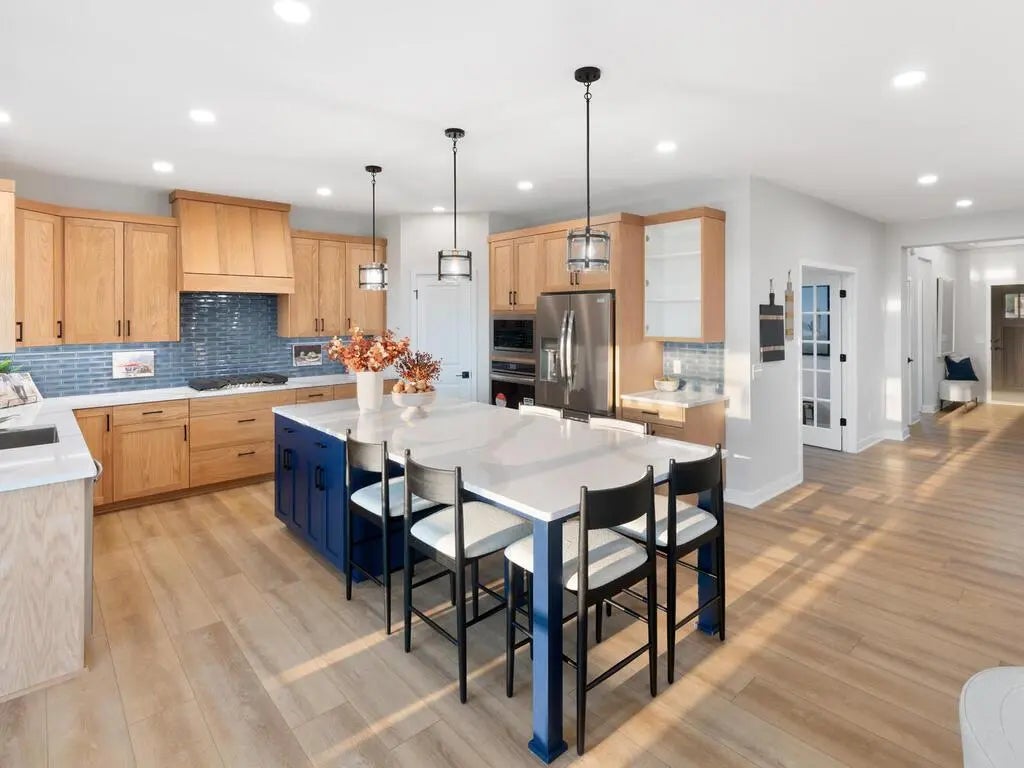 19410 Everglade Path, Farmington