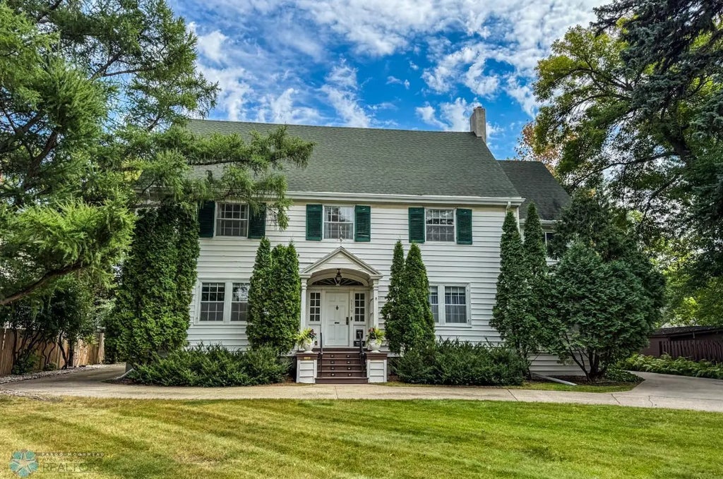 1119 Broadway N, Fargo