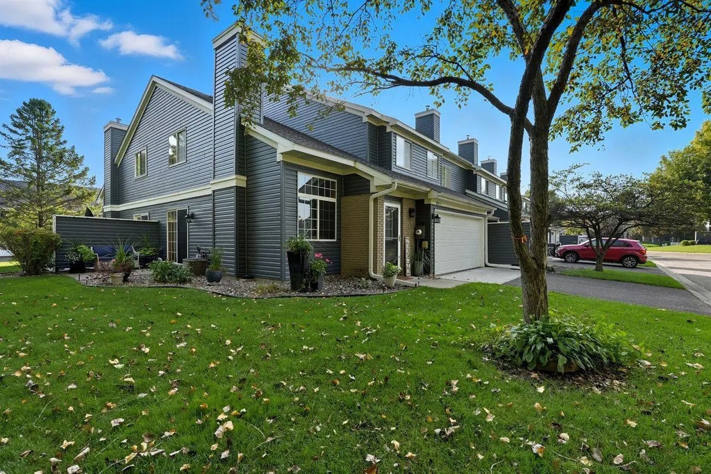 1825 Donegal Drive 1, Woodbury