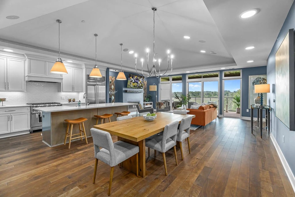 1 Hill Farm Road 302, North Oaks