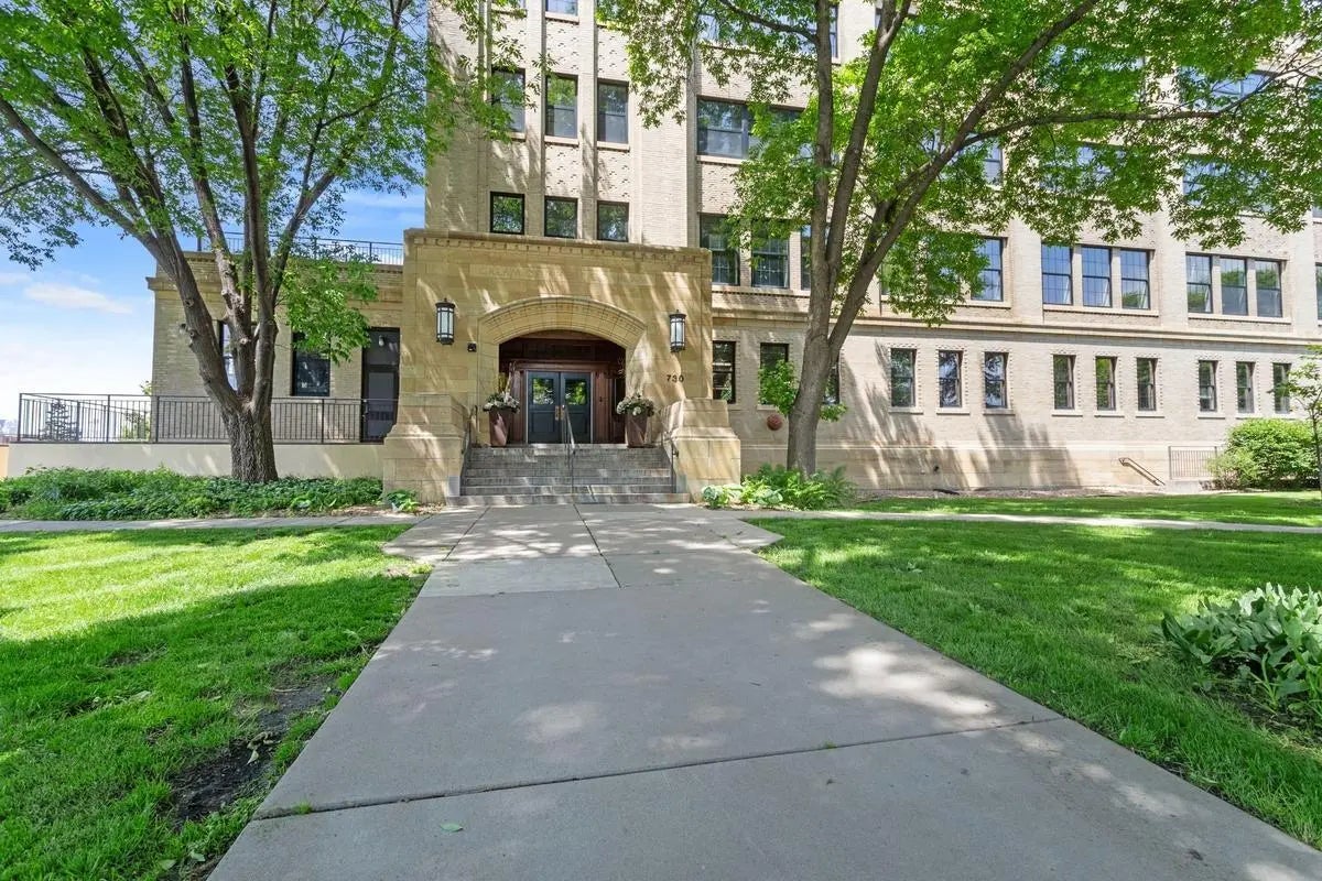 Photo of Listing #6786097