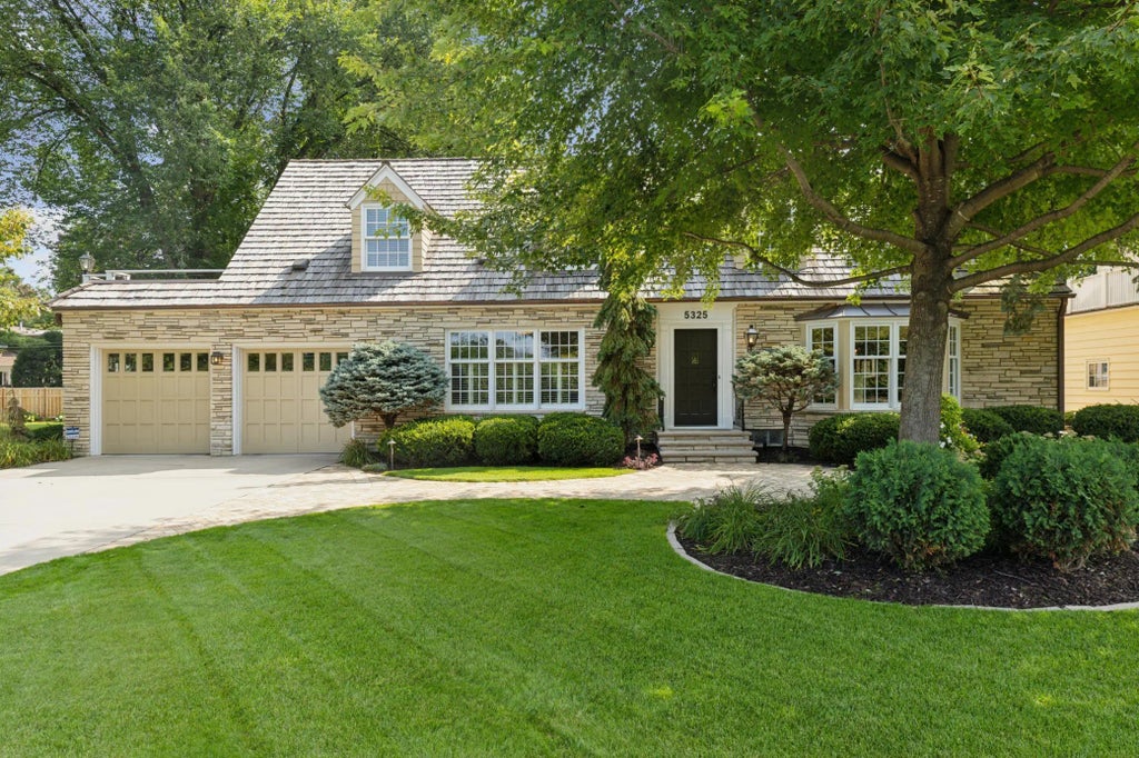 5325 Wooddale Avenue, Edina