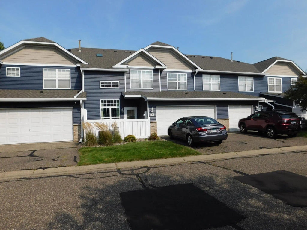 484 Hickory Lane N, Oakdale