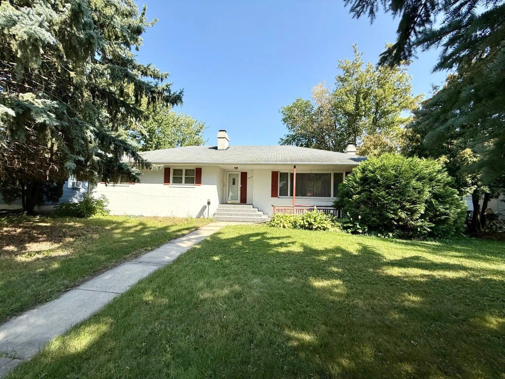1010 Arnold Avenue N, Thief River Falls