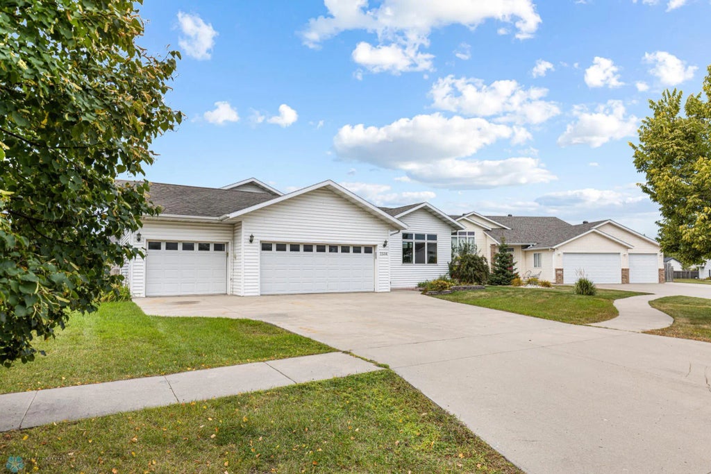 1534 Baywood Drive, West Fargo