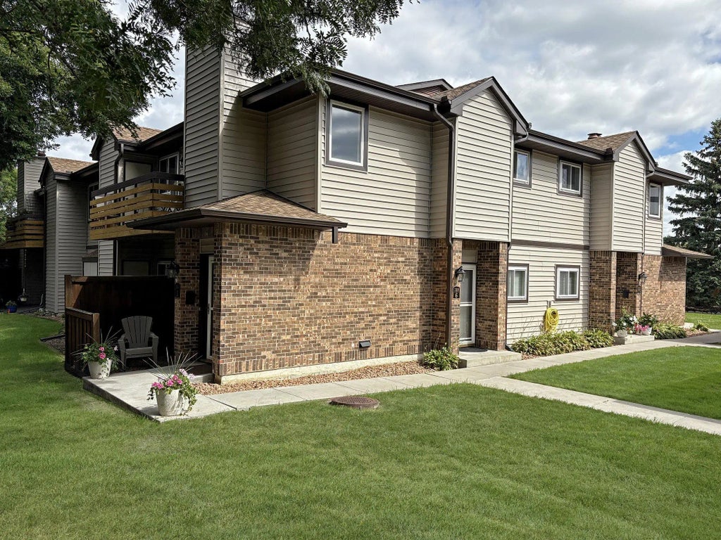 310 Ford Road 6, Saint Louis Park