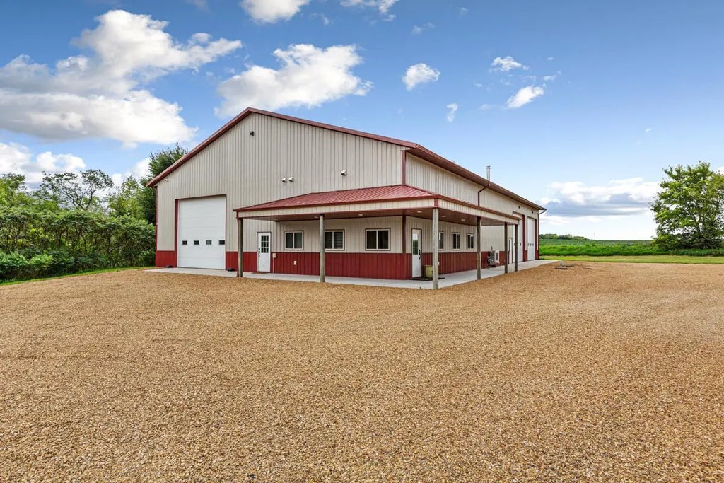 60451 211th Street, Eagle Lake