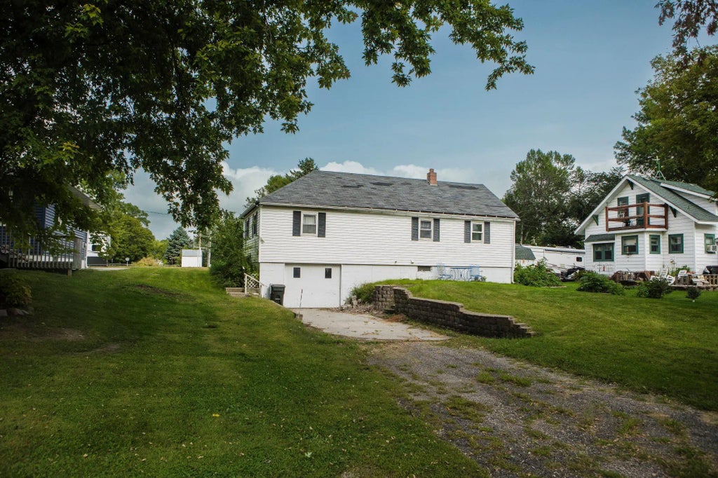 104 Atlantic Avenue S, Hermantown