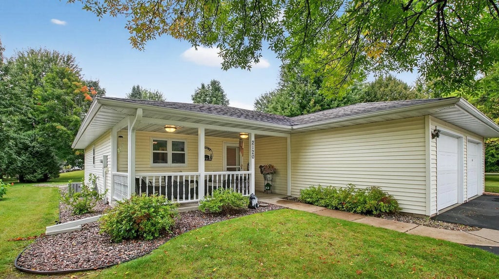 2120 Lake Shore Drive, Bloomer