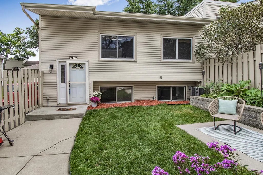 5605 W Bavarian Pass, Fridley