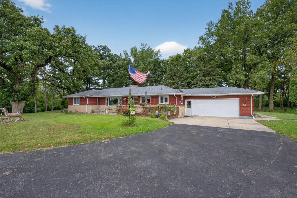 7235 Highway 14 E, Marion Twp