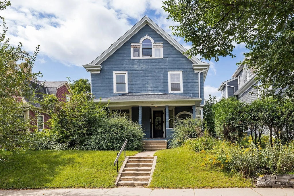 2432 Lyndale Avenue S, Minneapolis