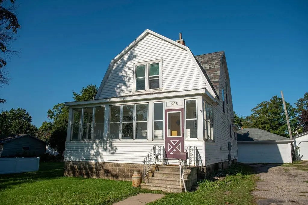 528 N Broadway Street, Spring Valley