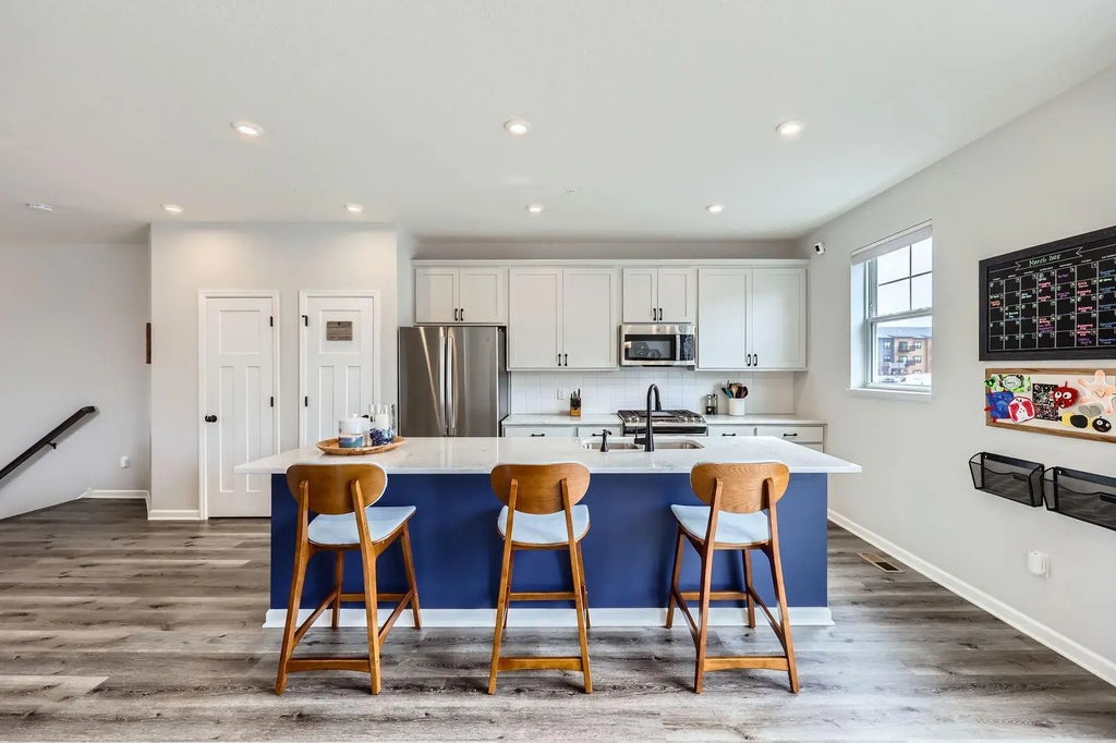 13689 Marsh View Trail, Rogers