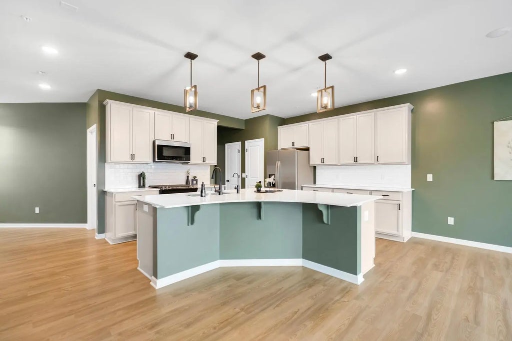 2585 Paddock Path, Shakopee