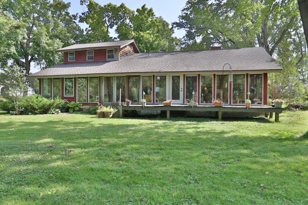 518 Trout Brook Drive, Kinnickinnic Twp