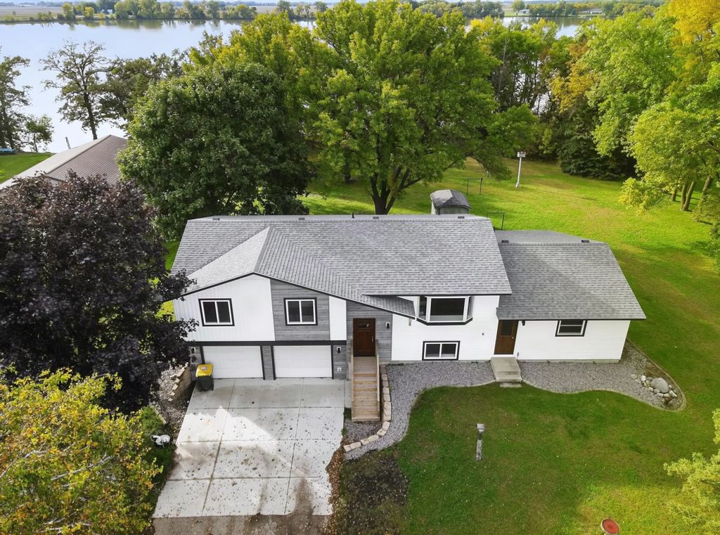 7192 21st Avenue Nw, Pennock