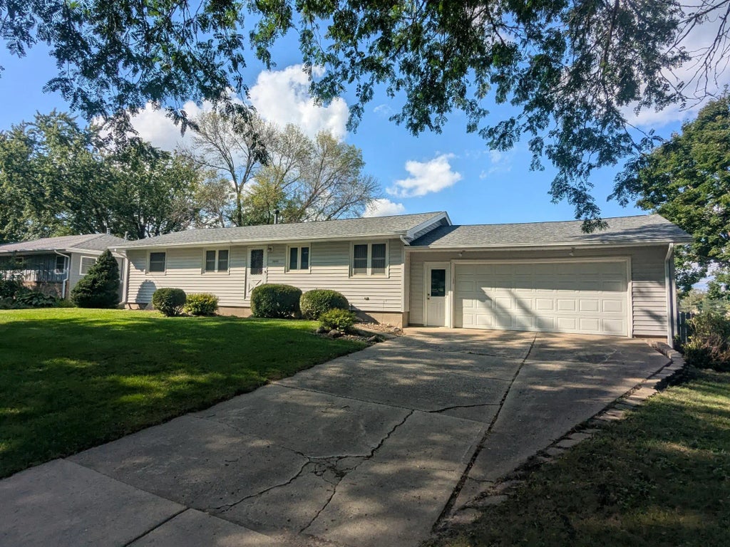 1608 Plainview Lane, Albert Lea