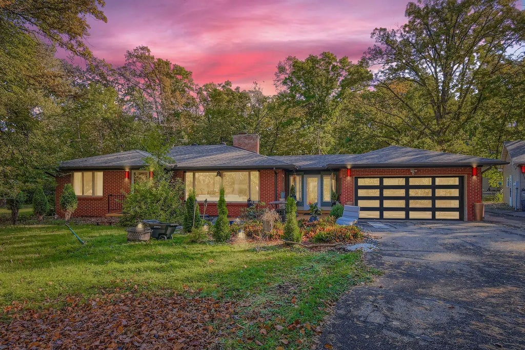 658 Galahad Road N, Hudson