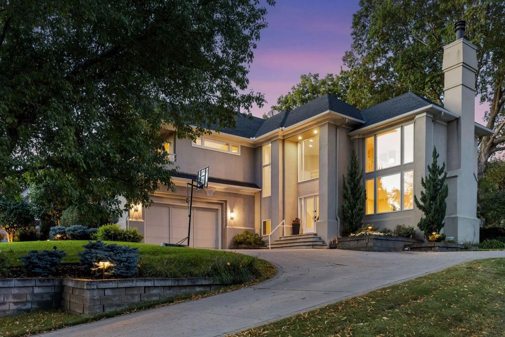 2323 Huntington Point Road W, Minnetonka Beach