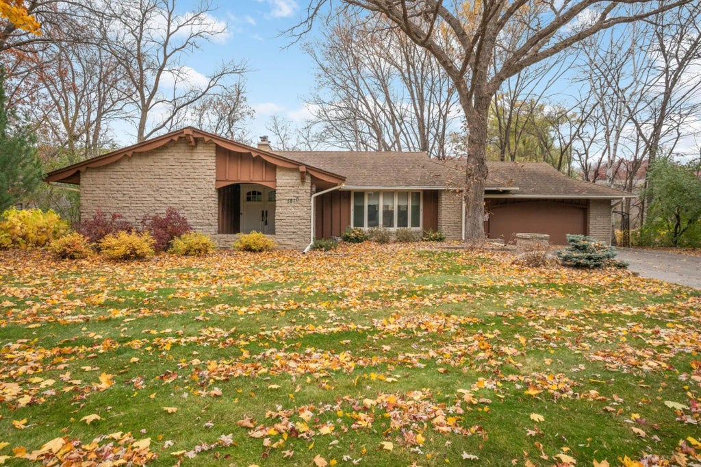 1810 Valley Curve Road, Mendota Heights