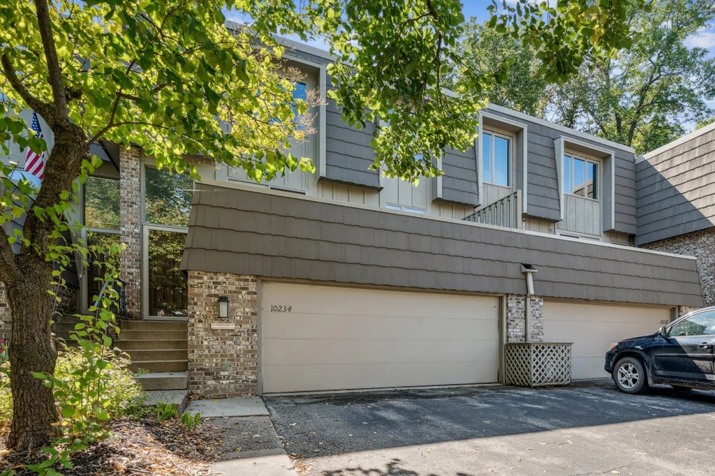 10234 Berkshire Road, Bloomington