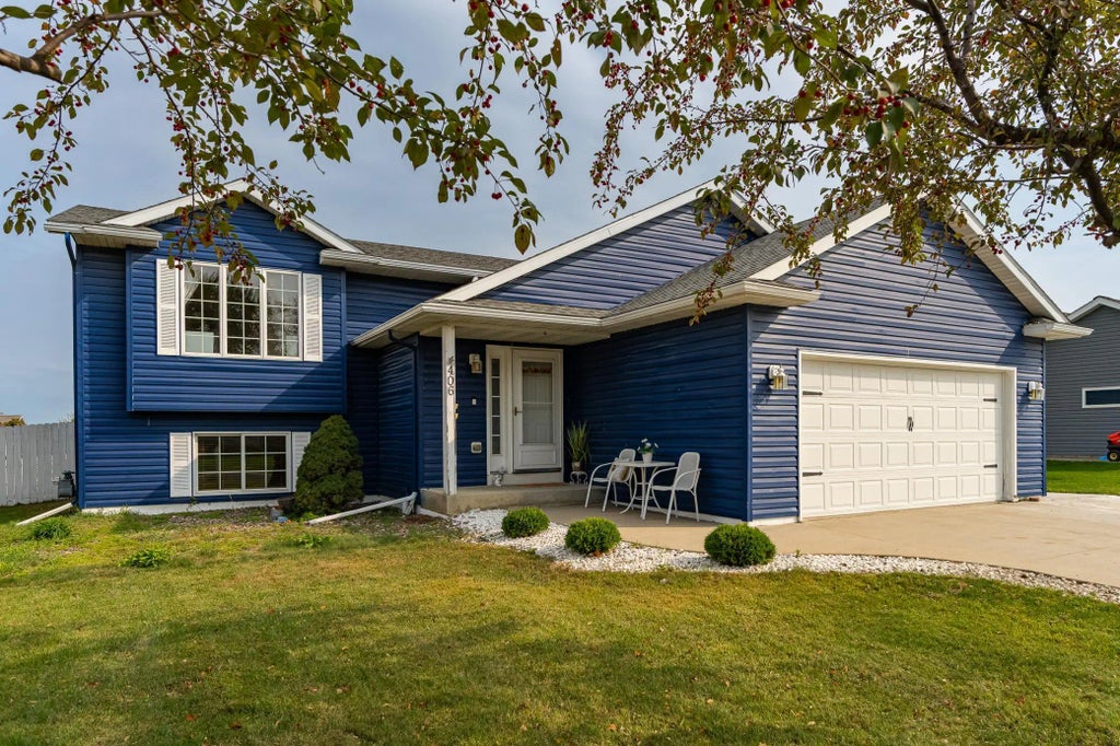 406 7th Street Nw, Dodge Center