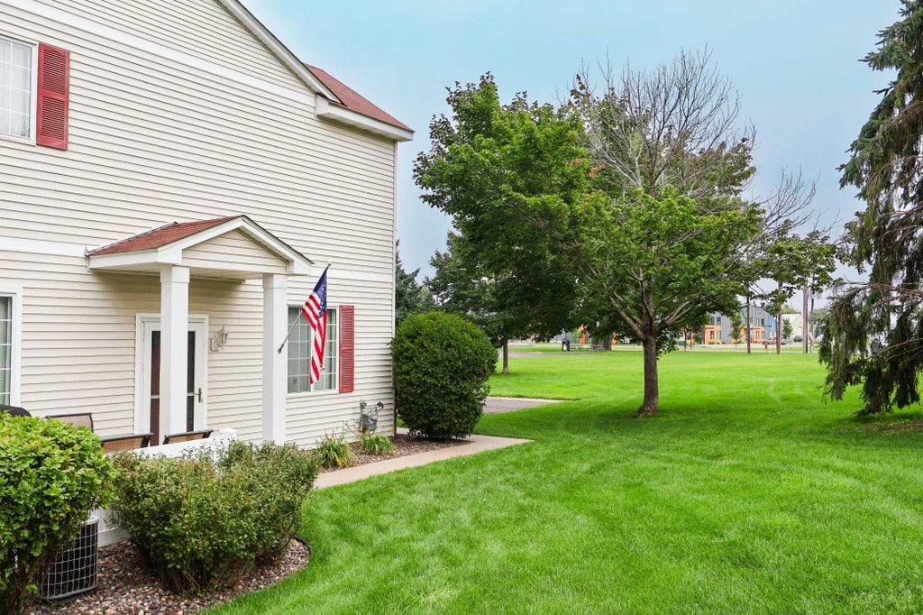 13049 Europa Trail Way N H, Hugo