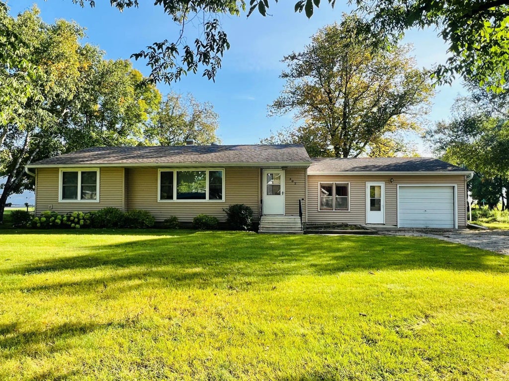 302 Lois Avenue S, Hermantown