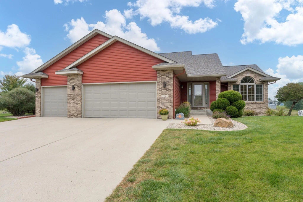 320 Grovebrook Court, Mankato
