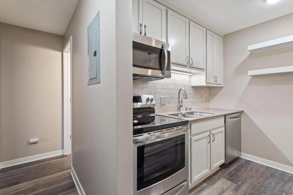 35 Nathan Lane N 210, Plymouth