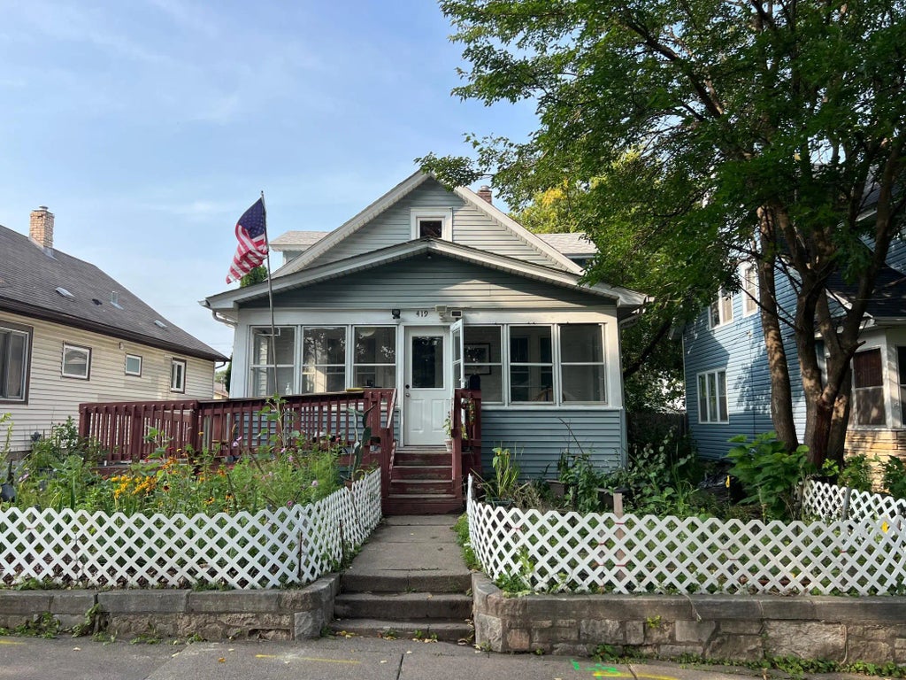 419 Rose Avenue E, Saint Paul