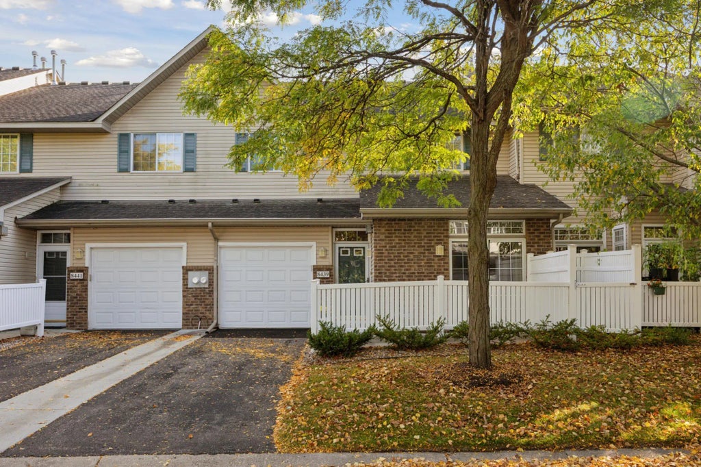 8439 Cortland Road, Eden Prairie
