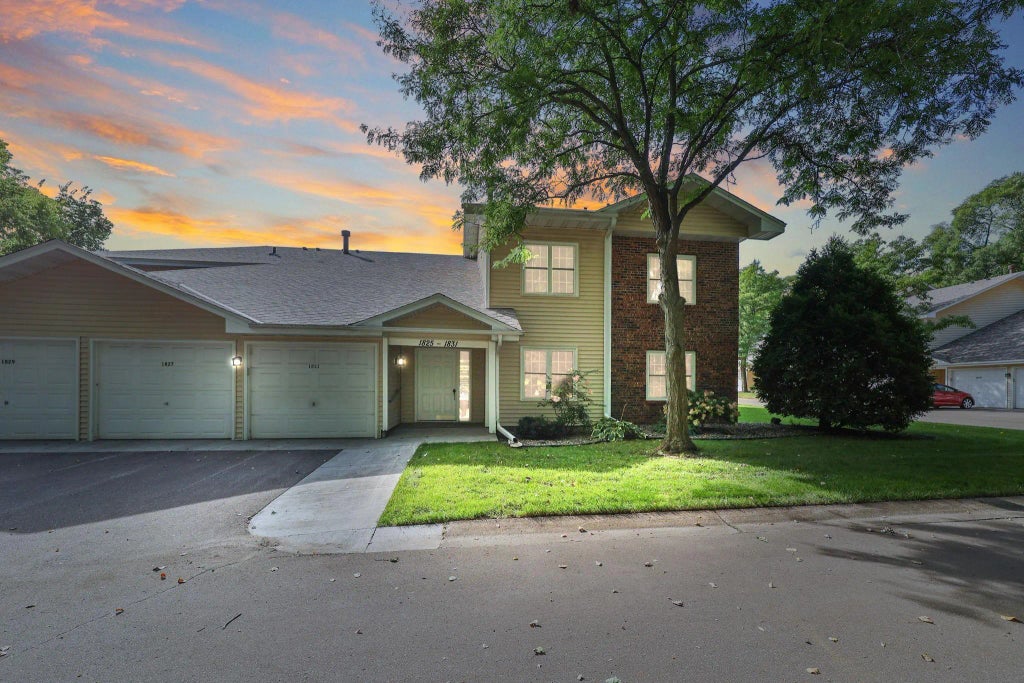 1827 County Rd. E E 18, White Bear Lake