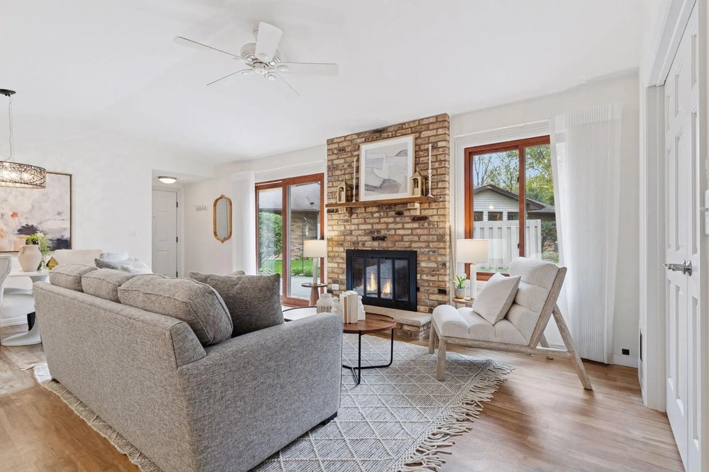 981 Xene Lane N, Plymouth