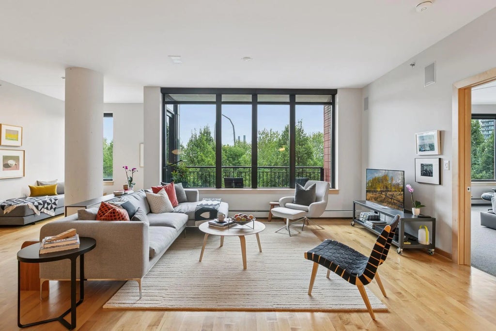 215 10th Avenue S 312, Minneapolis