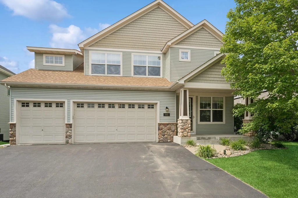 880 Drew Drive, Woodbury