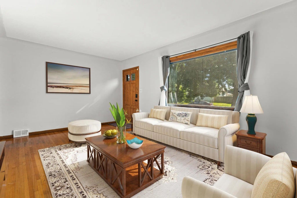 5748 35th Avenue S, Minneapolis