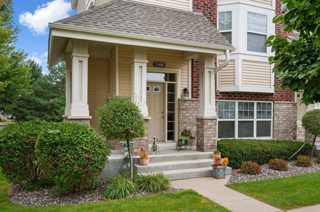 11800 Emery Village Drive N, Champlin