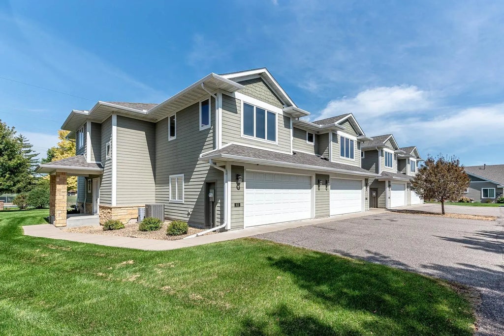 814 Pinnacle Path, Mankato
