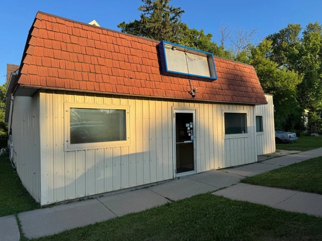 304 Riverside Avenue S, Thief River Falls