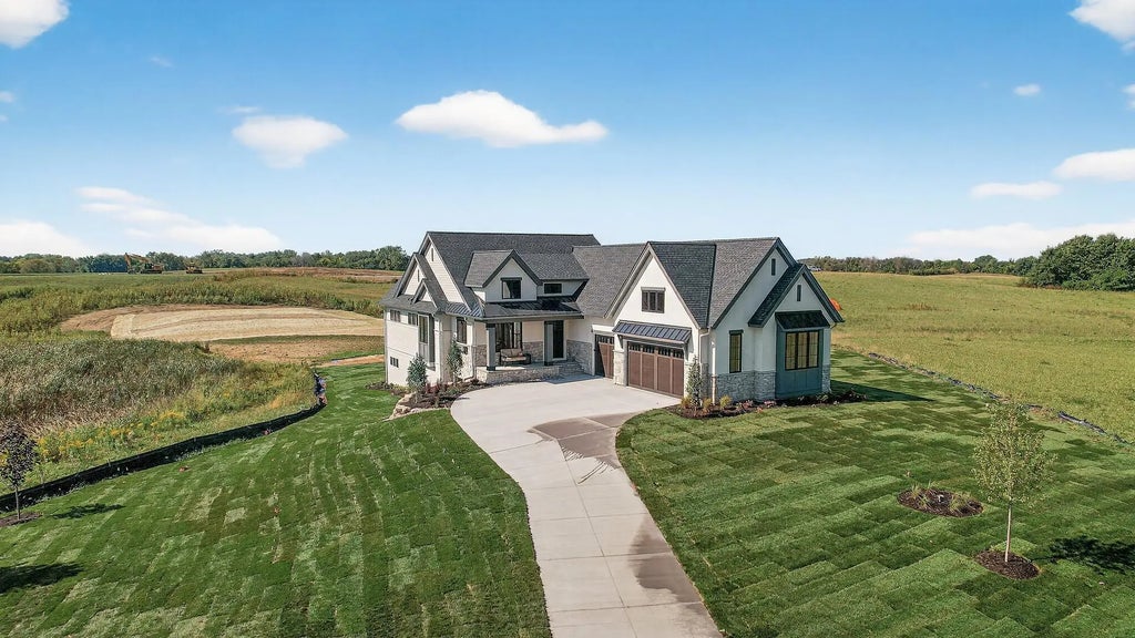 7947 207th Street E, Credit River