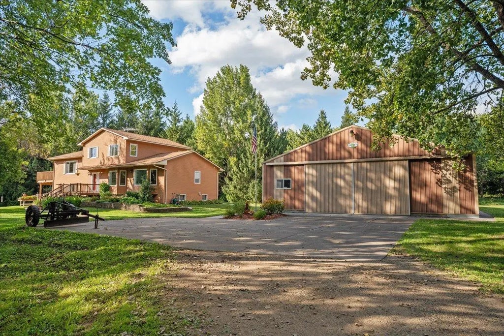 880 110th Street, Roberts