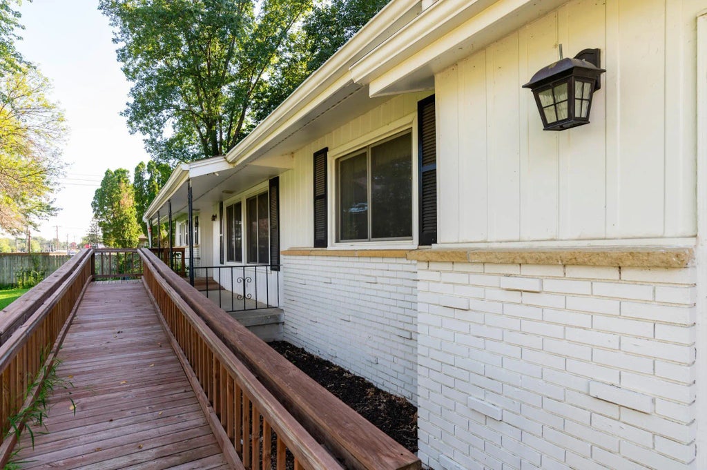 20941 Chippendale Avenue W, Empire Twp